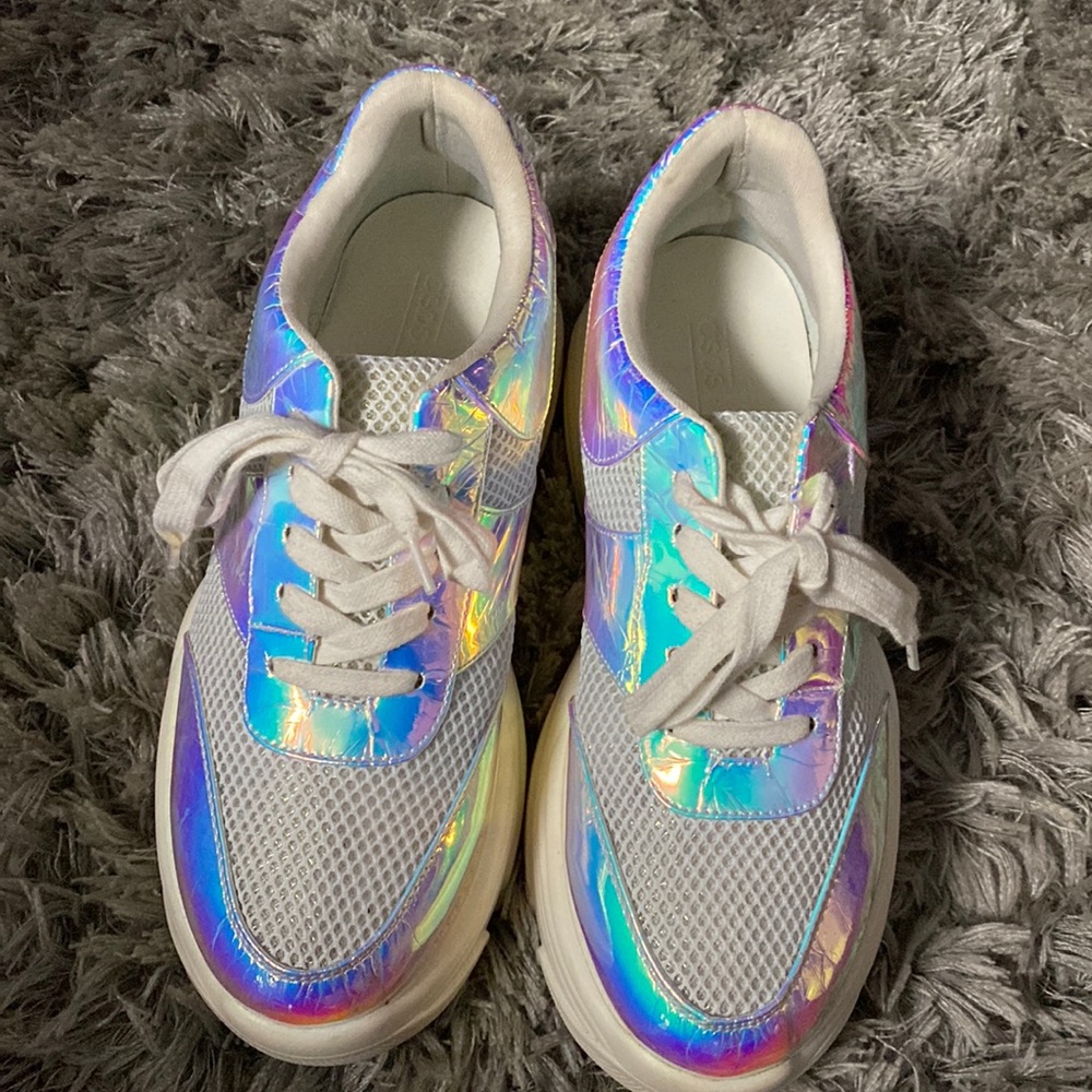 Women holographic platform sneakers